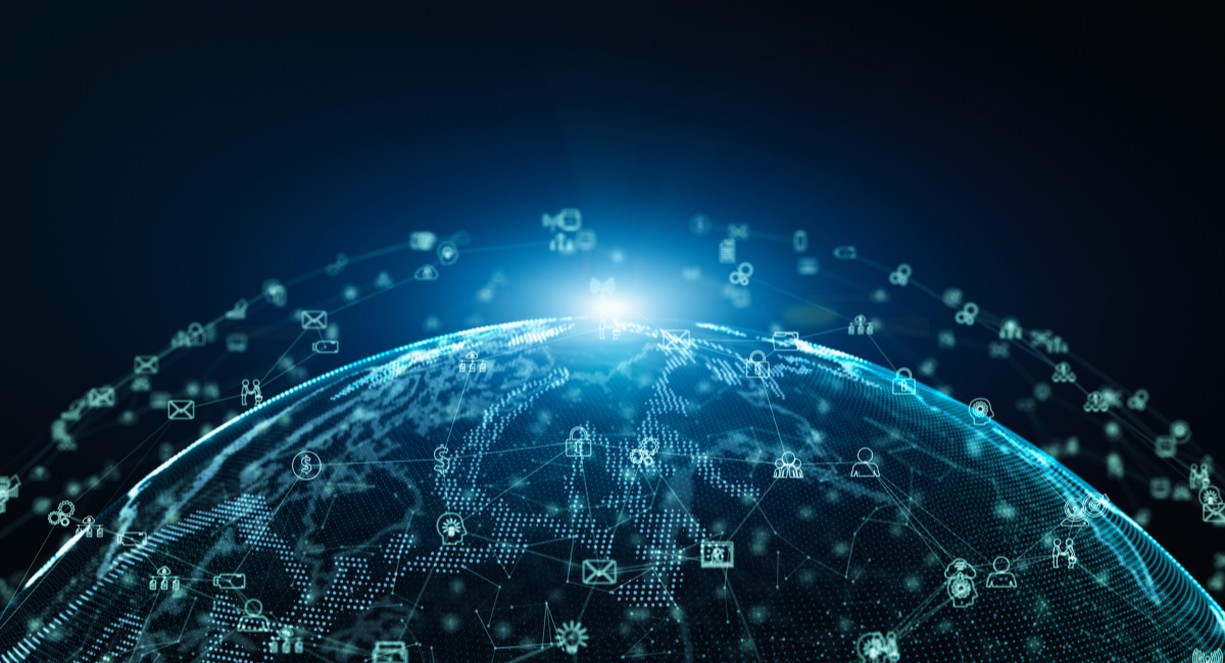 Globe numérique avec réseau de connexions digitales représentant l'architecture digitale